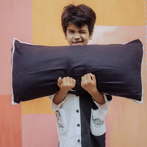 Funda de almohada Bachoo en negro medianoche